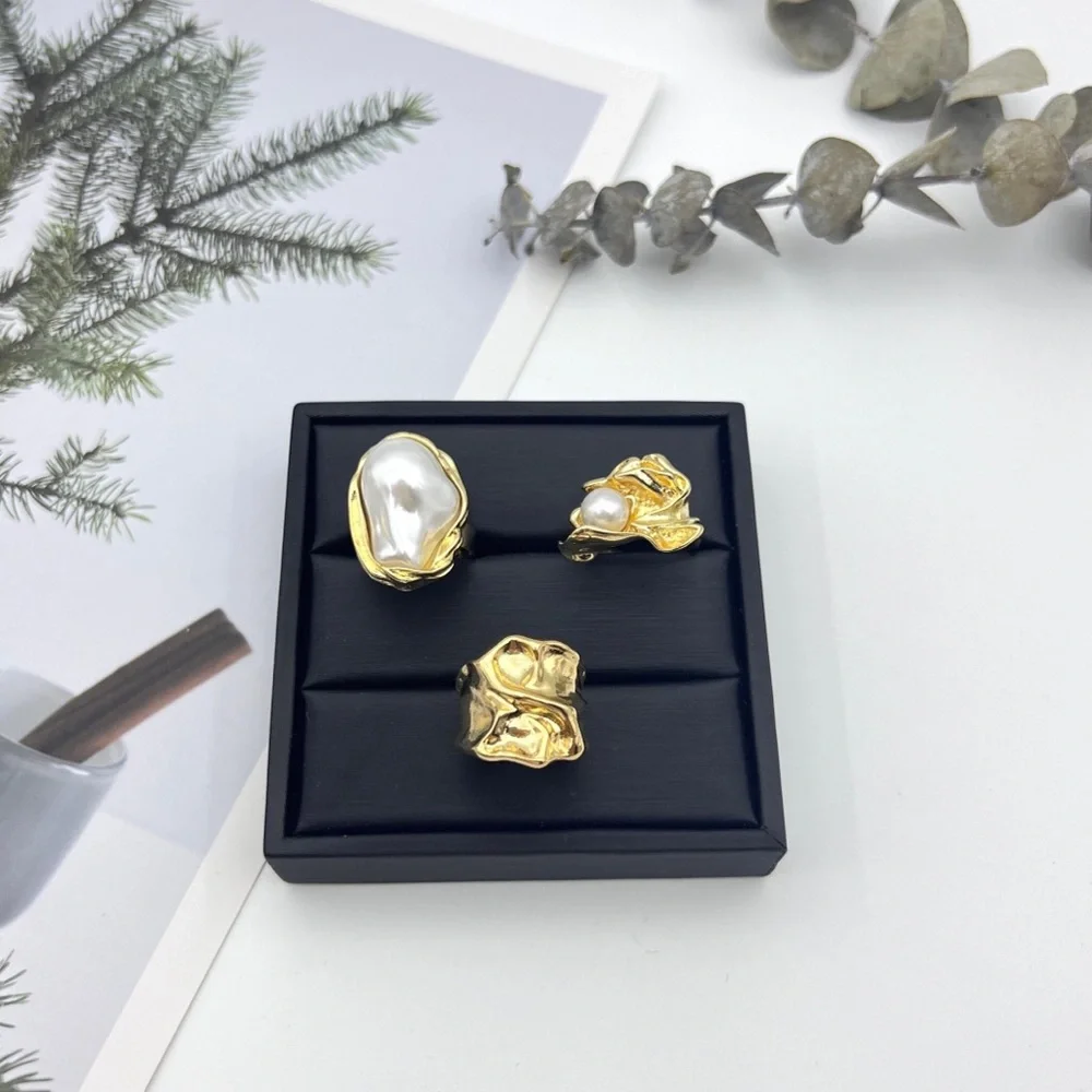 Elegant Gold and Pearl Ring Set - Picture 6 of 8